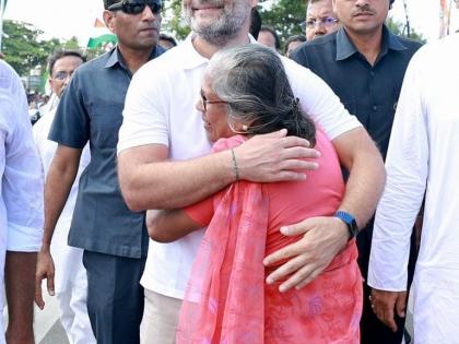 Only love can douse the flame of hatred, says Rahul Gandhi | Only love can douse the flame of hatred, says Rahul Gandhi
