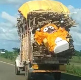 Viral video of Lord Jagannath's idol carried in disrespect manner angers netizens | Viral video of Lord Jagannath's idol carried in disrespect manner angers netizens