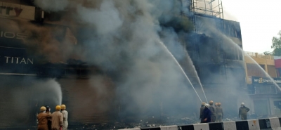 Massive fire breaks out in Delhi's Lajpat Nagar Market | Massive fire breaks out in Delhi's Lajpat Nagar Market
