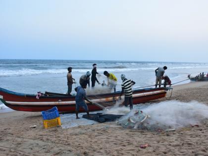 Protests in TN's Nagapattinam after Lankans attack fishermen mid-sea | Protests in TN's Nagapattinam after Lankans attack fishermen mid-sea