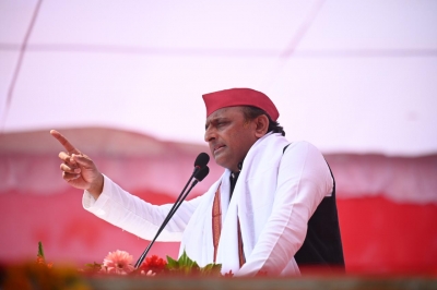 Akhilesh expels leaders for anti-party activities | Akhilesh expels leaders for anti-party activities
