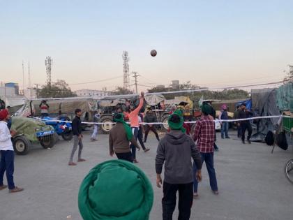 Jalandhar farmers beat stress at Singhu border -- play volleyball in evening | Jalandhar farmers beat stress at Singhu border -- play volleyball in evening Jalandhar farmers beat stress at Singhu border -- play volleyball in evening | Jalandhar farmers beat stress at Singhu border -- play volleyball in evening