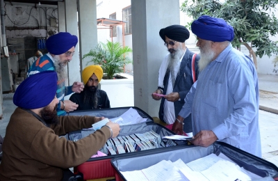 Pakistan issues visas to Sikh pilgrims | Pakistan issues visas to Sikh pilgrims