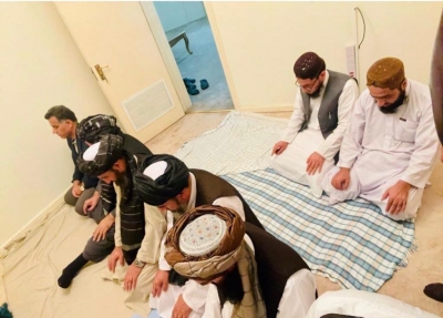 Visuals emerge of ISI chief praying with Taliban | Visuals emerge of ISI chief praying with Taliban