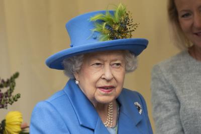 Queen Elizabeth's granddaughter marries fiance in 'small' ceremony | Queen Elizabeth's granddaughter marries fiance in 'small' ceremony