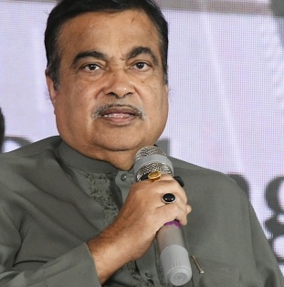 Gadkari calls for efforts by all to reduce road accidents by 50% | Gadkari calls for efforts by all to reduce road accidents by 50%