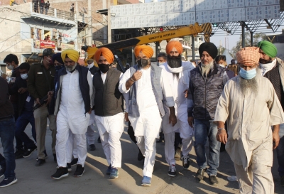 Don't want food from Badal's supporter: Farmers tells Sirsa at Tikri | Don't want food from Badal's supporter: Farmers tells Sirsa at Tikri