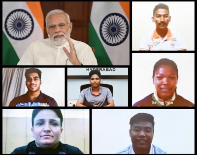 'Kyu Pade Ho Chakkar Me, Koi Nahi Hai Takkar Me': PM interacts with Indian contingent bound for CWG | 'Kyu Pade Ho Chakkar Me, Koi Nahi Hai Takkar Me': PM interacts with Indian contingent bound for CWG