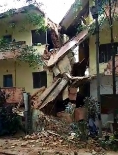 Another B'luru building collapses, 18 families have narrow escape | Another B'luru building collapses, 18 families have narrow escape