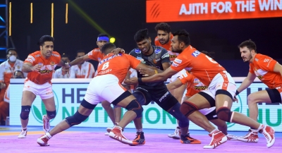 PKL 8: Gujarat Giants beat U Mumba to qualify for playoffs | PKL 8: Gujarat Giants beat U Mumba to qualify for playoffs