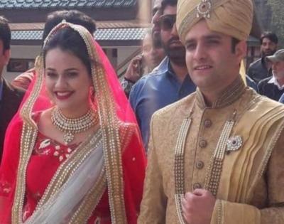 Celebrated IAS couple, Tina Dabi and Athar Amir, files for divorce | Celebrated IAS couple, Tina Dabi and Athar Amir, files for divorce Celebrated IAS couple, Tina Dabi and Athar Amir, files for divorce | Celebrated IAS couple, Tina Dabi and Athar Amir, files for divorce