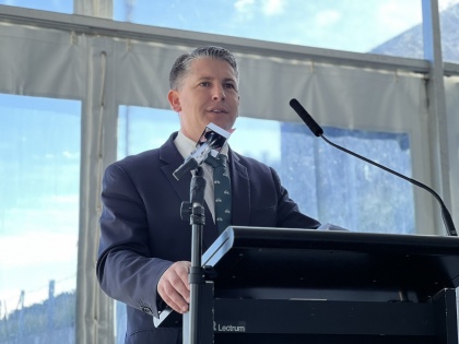 New Zealand Transport Minister resigns over airport shares controversy | New Zealand Transport Minister resigns over airport shares controversy