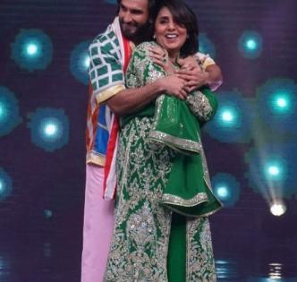 'A memory of a lifetime' for Ranveer Singh as he grooves with Neetu Kapoor | 'A memory of a lifetime' for Ranveer Singh as he grooves with Neetu Kapoor
