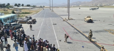 Americans warned to get away from Kabul airport over IS threat | Americans warned to get away from Kabul airport over IS threat