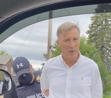Canadian politician arrested for violating public health act | Canadian politician arrested for violating public health act