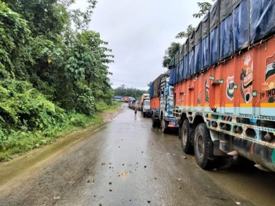Manipur highway blockade on: Over 700 vehicles stranded, internet suspended | Manipur highway blockade on: Over 700 vehicles stranded, internet suspended