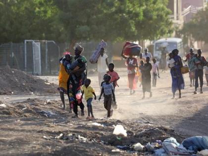 Over 780 trucks deliver 35,000 tonnes of relief to Sudan amid violence | Over 780 trucks deliver 35,000 tonnes of relief to Sudan amid violence Over 780 trucks deliver 35,000 tonnes of relief to Sudan amid violence | Over 780 trucks deliver 35,000 tonnes of relief to Sudan amid violence