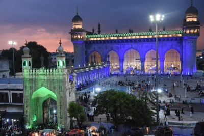 Gaiety marks Eid Milad-un-Nabi in Hyderabad | Gaiety marks Eid Milad-un-Nabi in Hyderabad