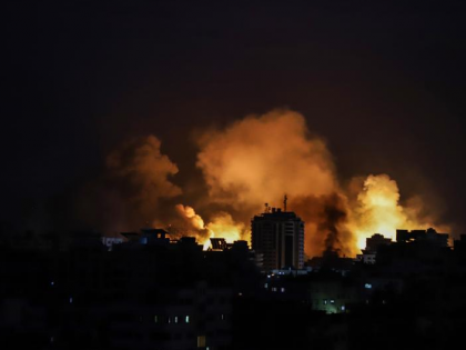 Israeli forces raid Gaza's largest hospital to search for Hamas militants | Israeli forces raid Gaza's largest hospital to search for Hamas militants Israeli forces raid Gaza's largest hospital to search for Hamas militants | Israeli forces raid Gaza's largest hospital to search for Hamas militants
