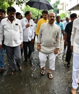 K'taka CM visits rain-affected areas; families of dead labourers to get Rs 5L each | K'taka CM visits rain-affected areas; families of dead labourers to get Rs 5L each