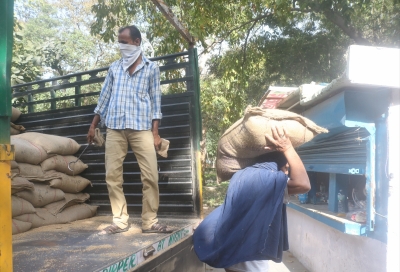 Gujarat to begin distribution of essential commodities for NFSA beneficiaries from Nov 1 | Gujarat to begin distribution of essential commodities for NFSA beneficiaries from Nov 1 Gujarat to begin distribution of essential commodities for NFSA beneficiaries from Nov 1 | Gujarat to begin distribution of essential commodities for NFSA beneficiaries from Nov 1