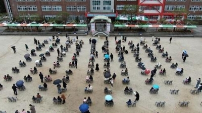 S.Korea to cut hiring of teachers amid steep fall in school-age population | S.Korea to cut hiring of teachers amid steep fall in school-age population