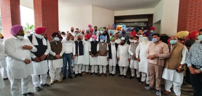 Sidhu stopped by police at Delhi entry point | Sidhu stopped by police at Delhi entry point Sidhu stopped by police at Delhi entry point | Sidhu stopped by police at Delhi entry point