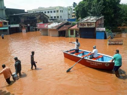 Maharashtra floods: Small businesses, shops adversely affected in Sangli | Maharashtra floods: Small businesses, shops adversely affected in Sangli