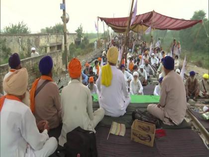 Punjab: Kisan Mazdoor Sangharsh Committee continues 'rail roko' agitation against farm bills | Punjab: Kisan Mazdoor Sangharsh Committee continues 'rail roko' agitation against farm bills
