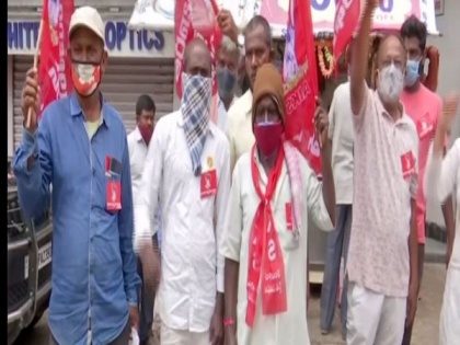 Telangana farmers protest against Centre's agri-ordinances | Telangana farmers protest against Centre's agri-ordinances