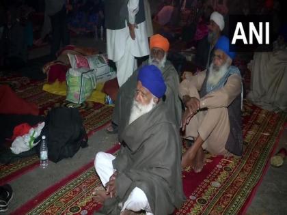 DSGMC sets up shelter homes for farmers at Singhu border | DSGMC sets up shelter homes for farmers at Singhu border DSGMC sets up shelter homes for farmers at Singhu border | DSGMC sets up shelter homes for farmers at Singhu border