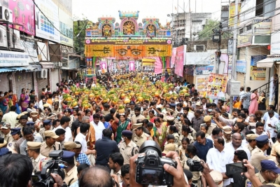 Thousands participate in Secunderabad Bonalu celebrations | Thousands participate in Secunderabad Bonalu celebrations