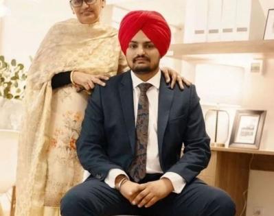 Drake mourns Sidhu Moosewala's death, shares picture | Drake mourns Sidhu Moosewala's death, shares picture