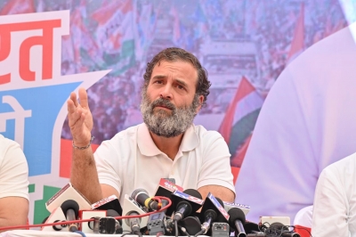 Protests erupt in Maha over Rahul Gandhi's comments on Veer Savarkar | Protests erupt in Maha over Rahul Gandhi's comments on Veer Savarkar