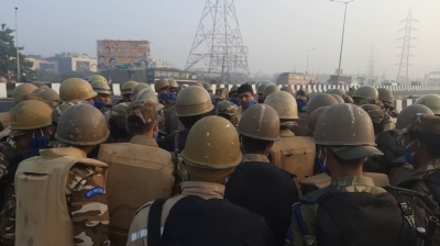 Bomb disposal squad at Ghazipur border | Bomb disposal squad at Ghazipur border