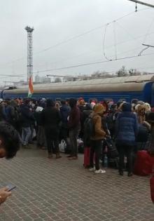 Students queue up at Kharkiv railway station as doors of trains remain shut | Students queue up at Kharkiv railway station as doors of trains remain shut