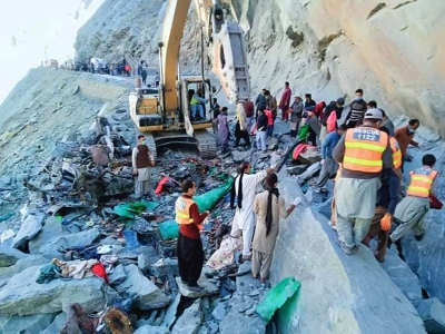 8 injured, scores missing after massive landslide hits Pakistan | 8 injured, scores missing after massive landslide hits Pakistan