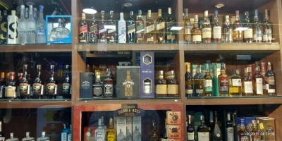 Woman Sarpanch arrested in Bihar with liquor, Rs 7L cash | Woman Sarpanch arrested in Bihar with liquor, Rs 7L cash Woman Sarpanch arrested in Bihar with liquor, Rs 7L cash | Woman Sarpanch arrested in Bihar with liquor, Rs 7L cash