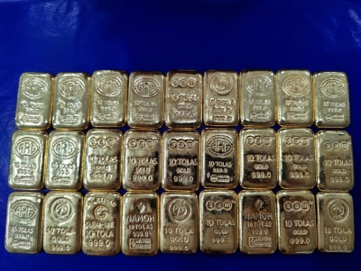 Passenger, Air India bus driver held at Lucknow Airport for smuggling gold | Passenger, Air India bus driver held at Lucknow Airport for smuggling gold