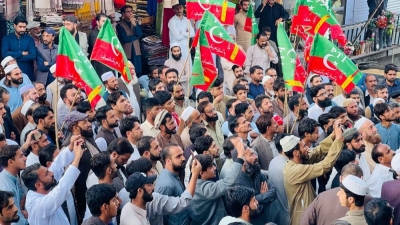 Protests erupt across Pakistan following Imran's disqualification | Protests erupt across Pakistan following Imran's disqualification