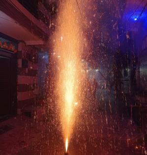 Gurugram fire dept gets 28 calls on Diwali | Gurugram fire dept gets 28 calls on Diwali