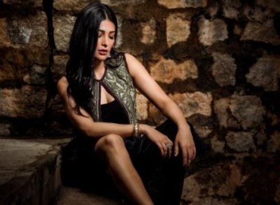 Ill-health caused by fatigue makes Shruti miss 'Waltair Veerayya' event | Ill-health caused by fatigue makes Shruti miss 'Waltair Veerayya' event Ill-health caused by fatigue makes Shruti miss 'Waltair Veerayya' event | Ill-health caused by fatigue makes Shruti miss 'Waltair Veerayya' event