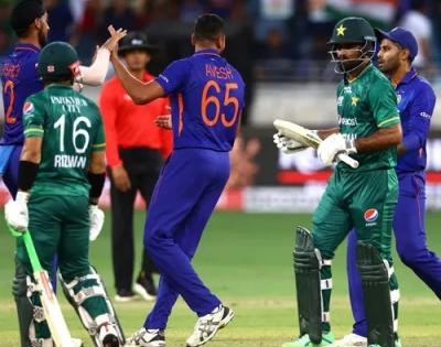 Asia Cup 2022, IND vs PAK: Fakhar Zaman walks off without appeal, earns praise from fans | Asia Cup 2022, IND vs PAK: Fakhar Zaman walks off without appeal, earns praise from fans