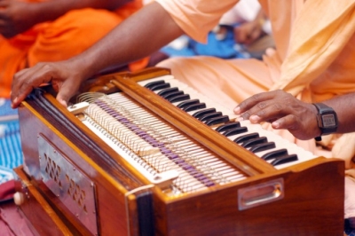 Shrill sounds of ambulance horns to be replaced with musical notes of flute, harmonium | Shrill sounds of ambulance horns to be replaced with musical notes of flute, harmonium