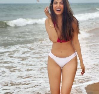 Sonal Chauhan flaunts hourglass frame in new bikini post | Sonal Chauhan flaunts hourglass frame in new bikini post