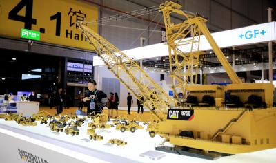 Manufacturing falls to historic low in China | Manufacturing falls to historic low in China