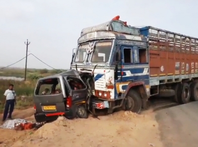 2 kids among 9 killed in a truck-car collision in Gujarat | 2 kids among 9 killed in a truck-car collision in Gujarat 2 kids among 9 killed in a truck-car collision in Gujarat | 2 kids among 9 killed in a truck-car collision in Gujarat