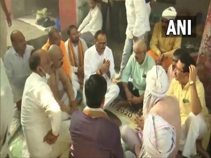 UP law min meets kin of BJP worker, driver killed in Lakhimpur Kheri incident | UP law min meets kin of BJP worker, driver killed in Lakhimpur Kheri incident