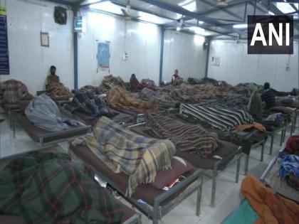 Cold wave grips Delhi, homeless take refuge in night shelters | Cold wave grips Delhi, homeless take refuge in night shelters