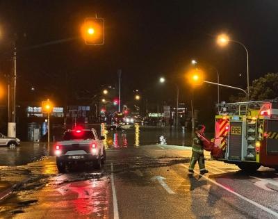 Severe winds batter New Zealand as state of local emergency declared | Severe winds batter New Zealand as state of local emergency declared Severe winds batter New Zealand as state of local emergency declared | Severe winds batter New Zealand as state of local emergency declared